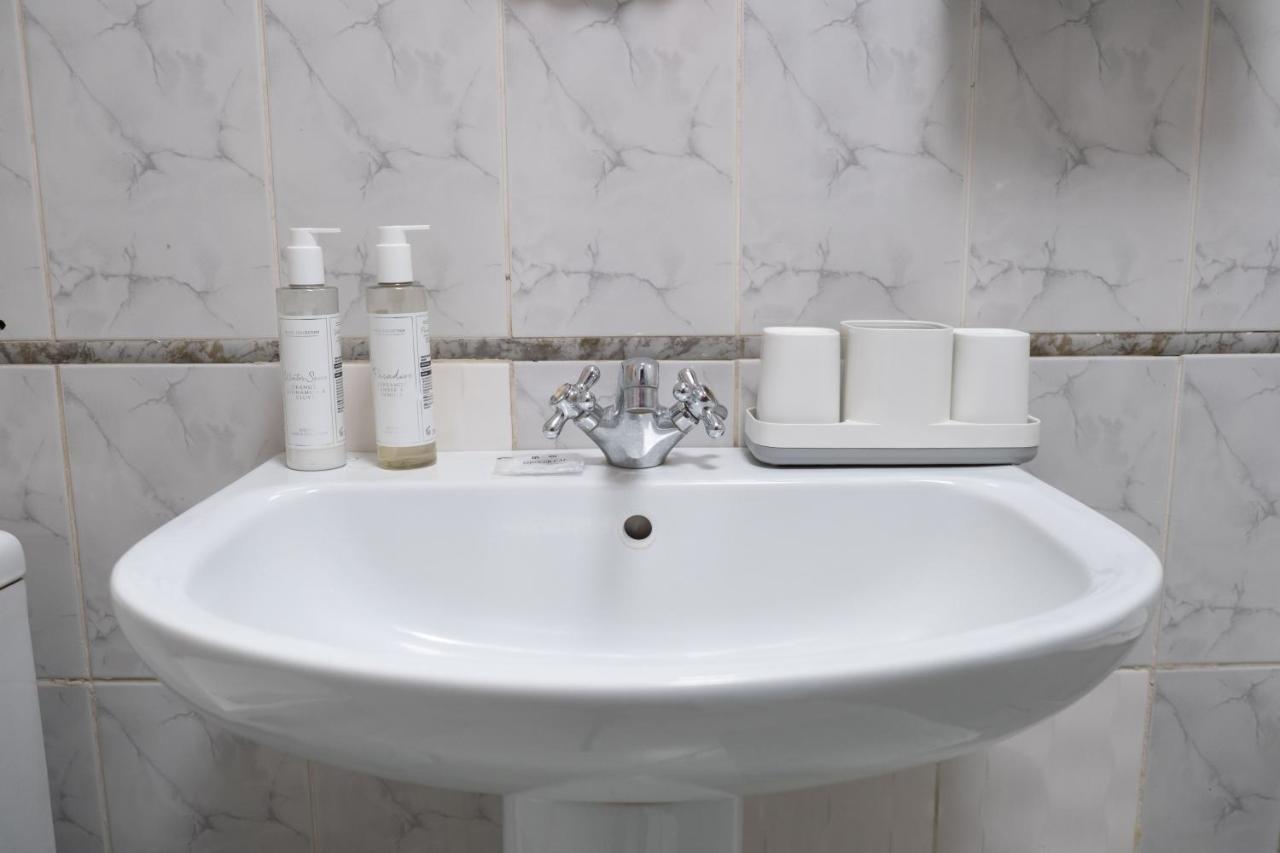 The Cabyn Hotel Adenta Ngoại thất bức ảnh